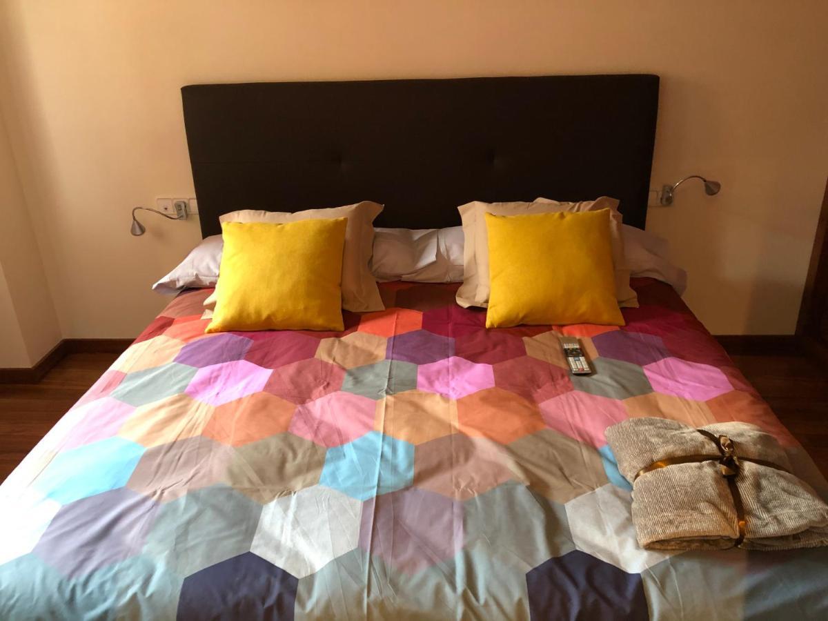 Apartaments Vicus 2 Con Vistas A La Plaza Mayor De Вик Екстериор снимка