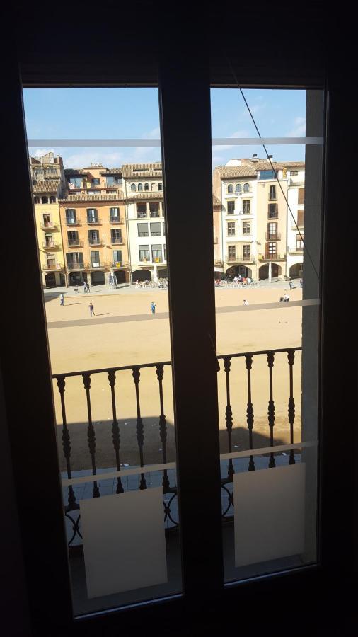 Apartaments Vicus 2 Con Vistas A La Plaza Mayor De Вик Екстериор снимка